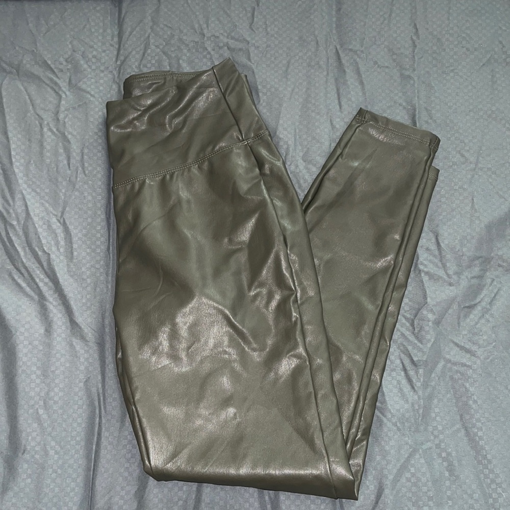 M olive green pleather leggings